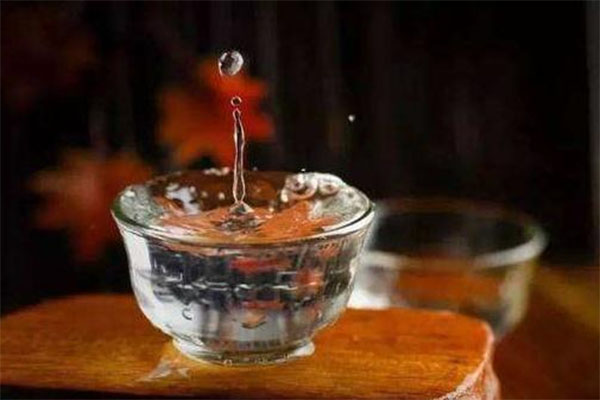 中國(guó)白酒起源于哪個(gè)朝代？