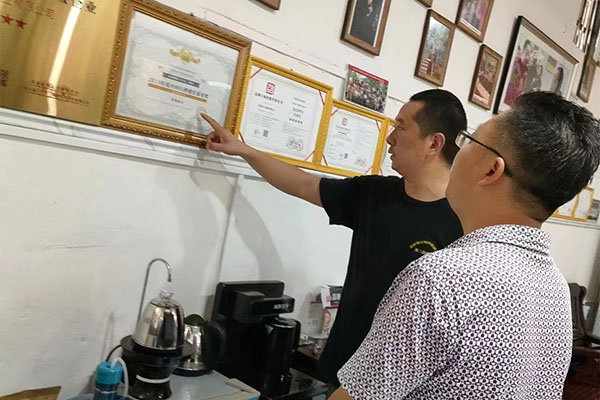 近日，縣領(lǐng)導(dǎo)帶隊(duì)到我司調(diào)研指導(dǎo)工作